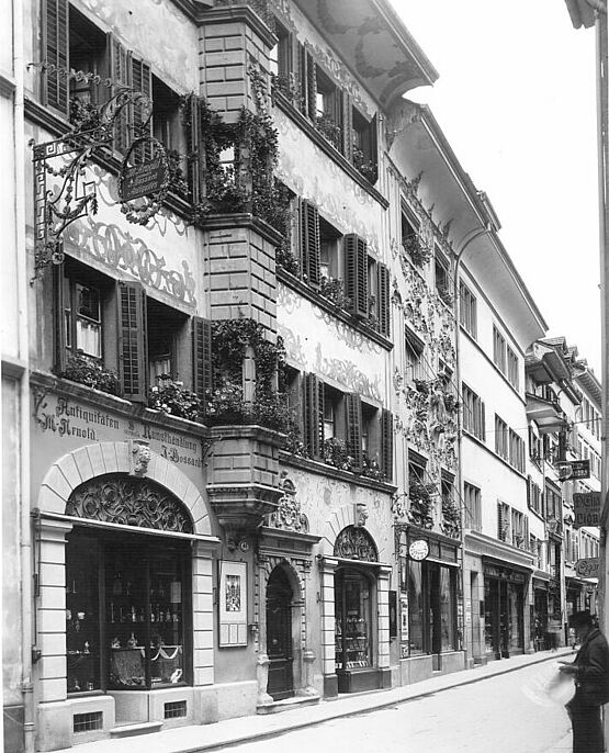 Feer-Haus/Bosshard-Haus, Weggisgasse 40, Luzern mit allegorischen Figuren von Stirnimann (1880), Südfront