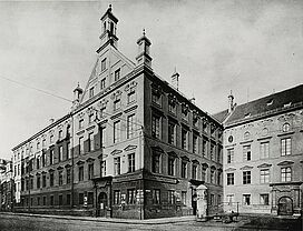 Zurzeit von Stirnimanns München-Aufenthalt war die Akademie der Bildenden Künste im Wilhelminium an der Neuhauser Strasse 8 angesiedelt. Foto um 1905.
